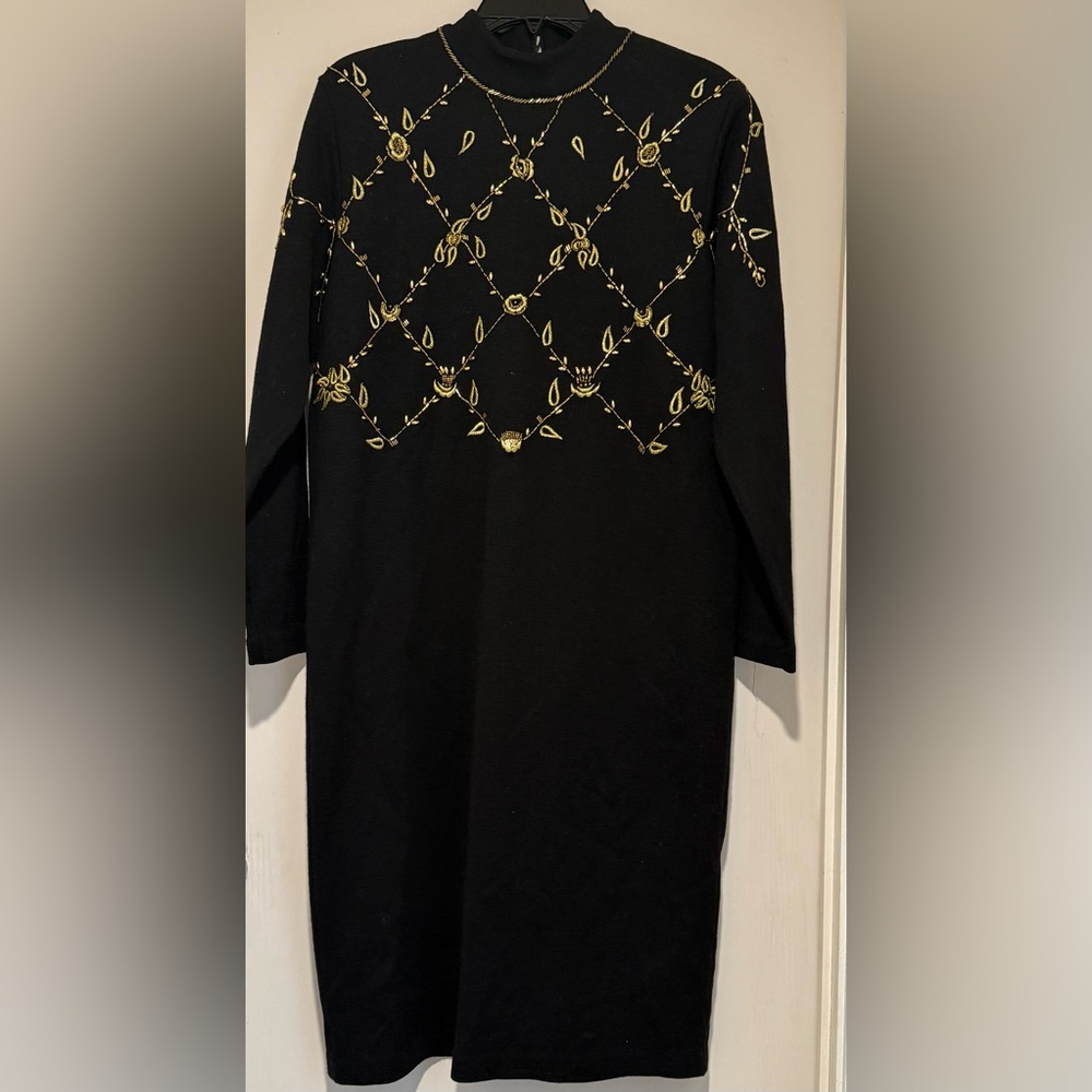 Elegant Black and Gold Women's Dress
Marisa Christina dress vintage